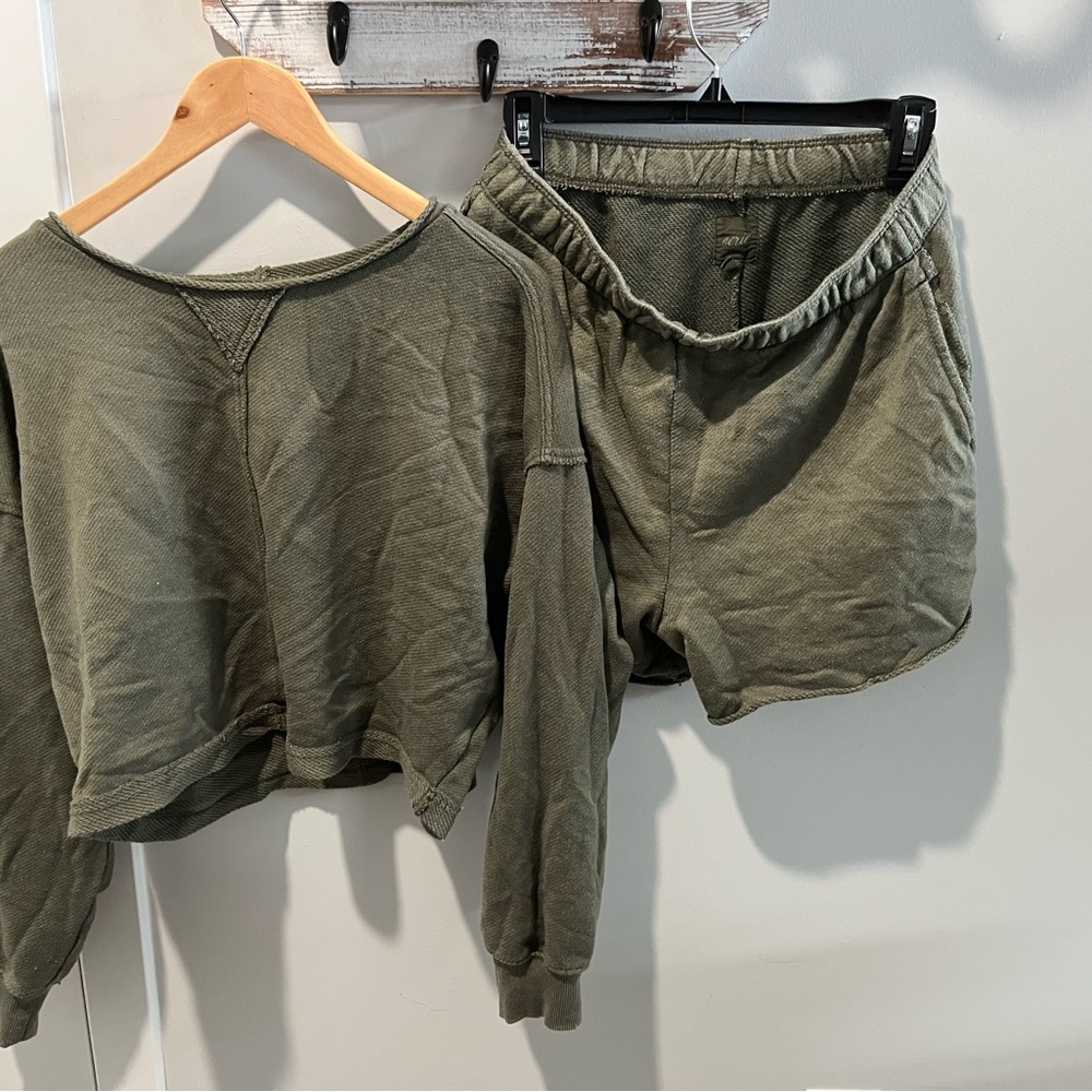 Aerie Endless Summer Green Sweatshirt and Shorts Set